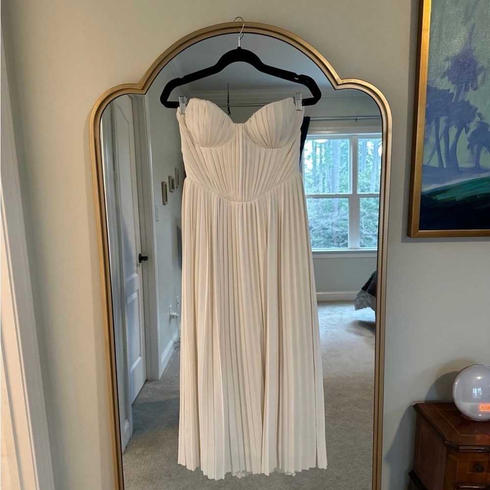 Elegant White Strapless Dress